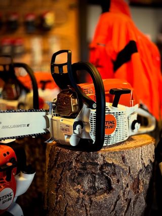 Internet ti prodá krabici. Já ti prodám připravenou pilu. Nekoupíš u mě STIHL MS 261 za dumpingovou cenu jako na e-shopu....